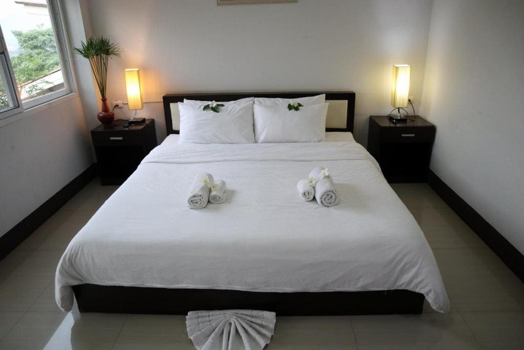 Single Room with Balcony room - Image 2