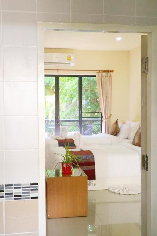 Deluxe Twin Room room - Image 3