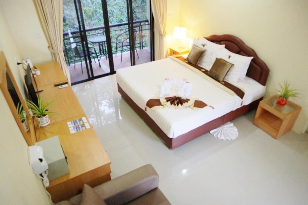Deluxe Single Room with Balcony room - Image 2