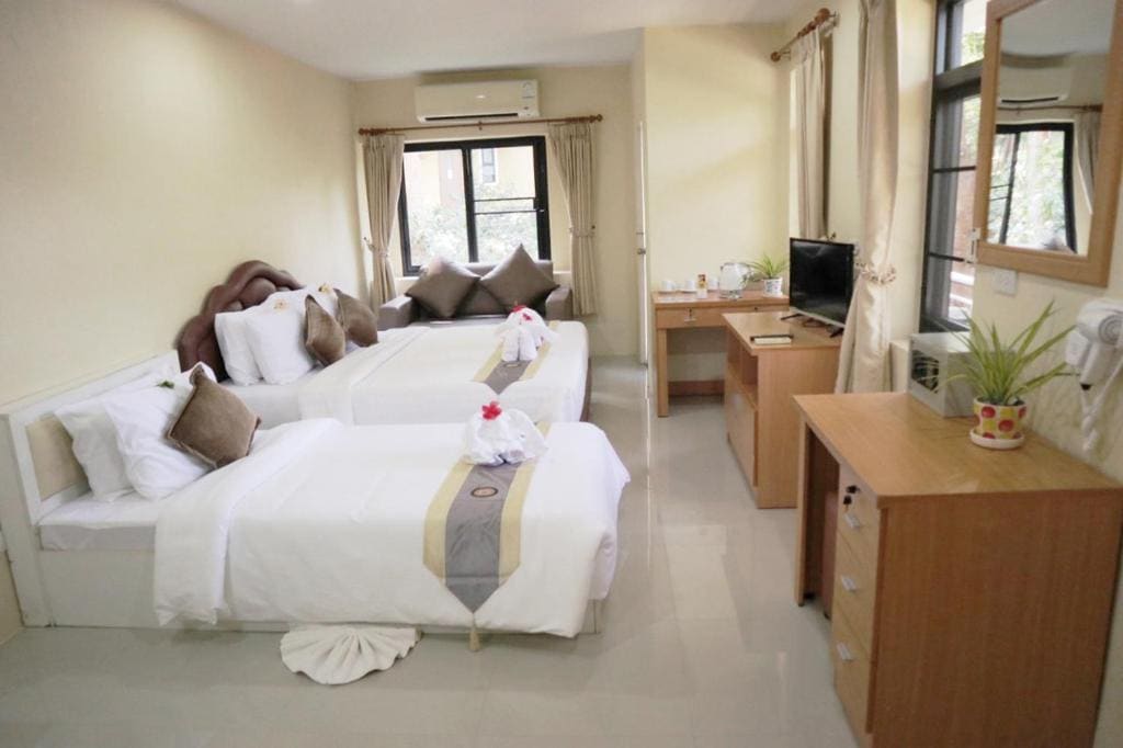 Deluxe Family Room room - Image 1