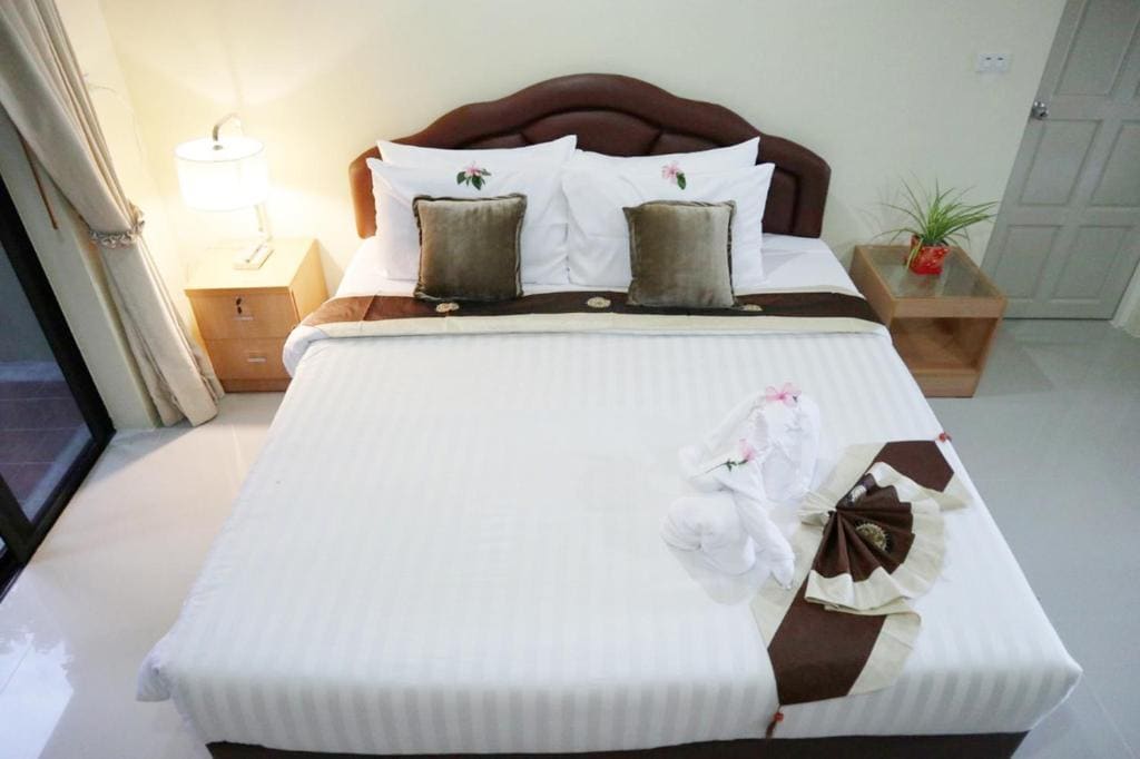 Deluxe Single Room with Balcony room - Image 3