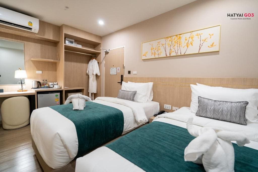 Twin Room with Balcony room - Image 2