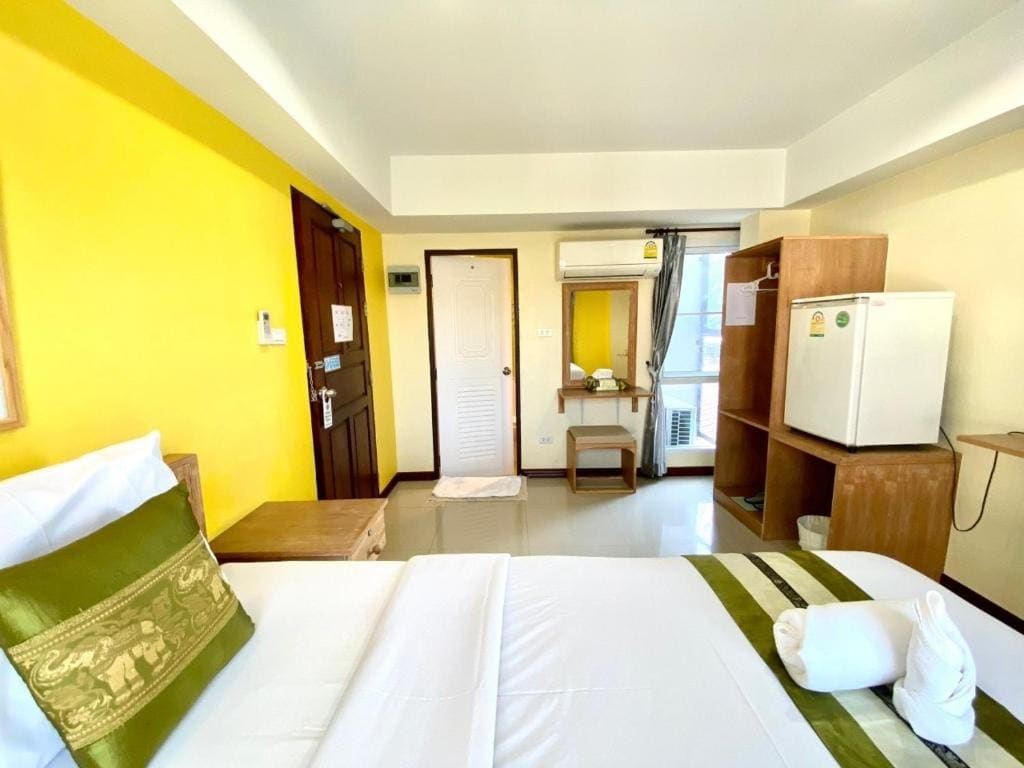 Single Room with Balcony room - Image 3