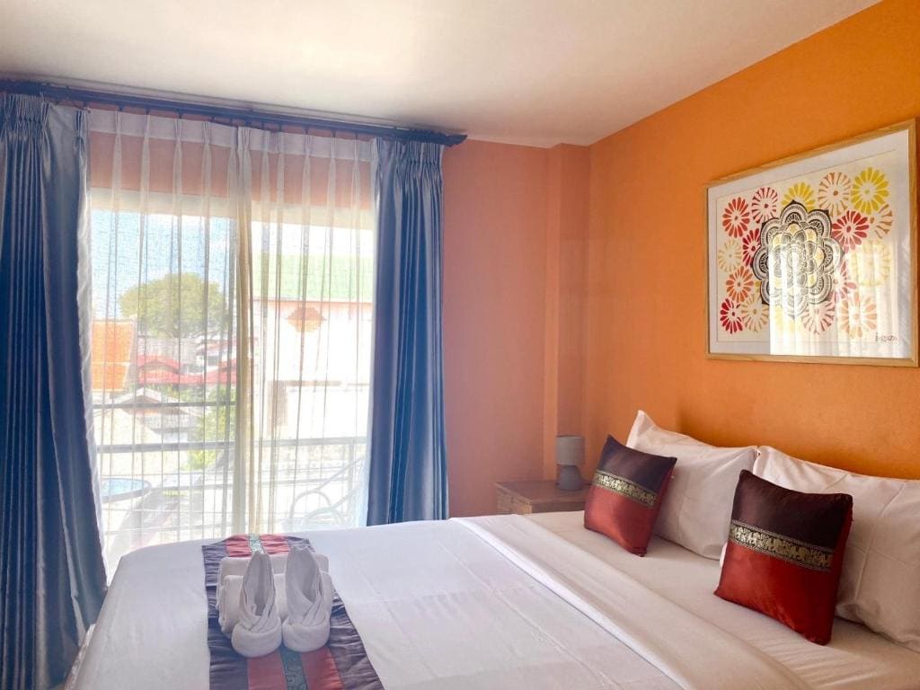 Deluxe Double Room with Balcony room - Image 3