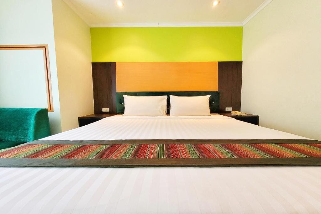 Deluxe Double Room with Bathtub - Flexible 24 Hours Stay room - Image 2