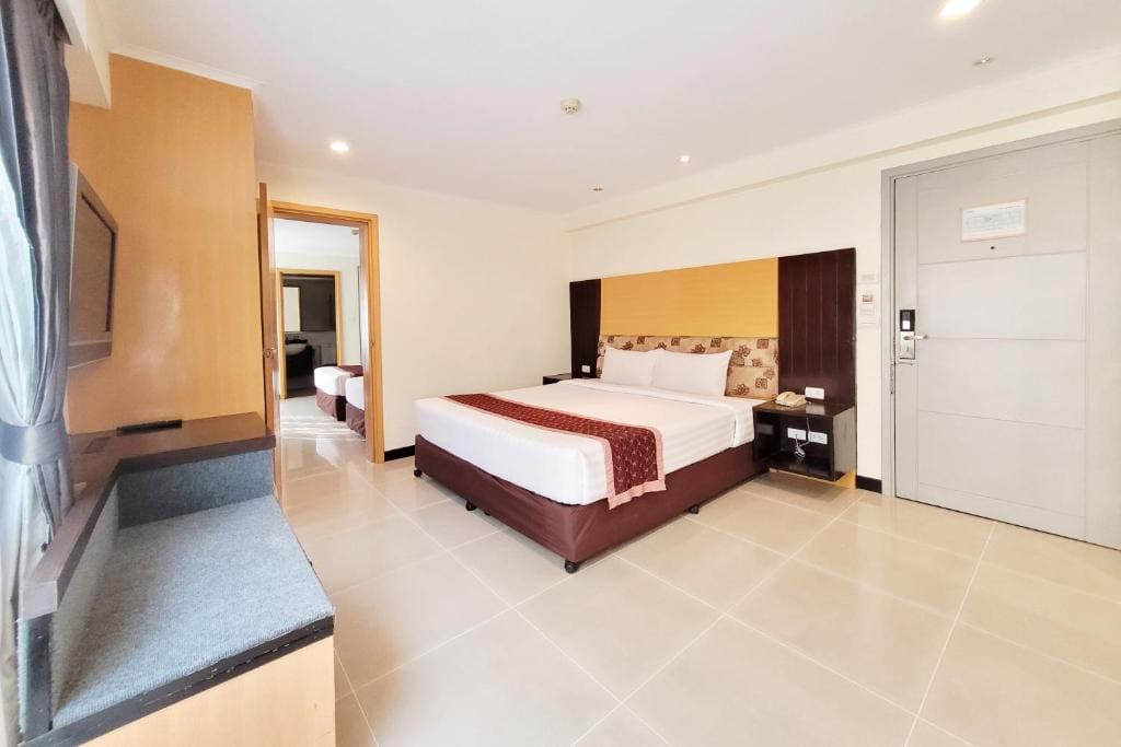 Superior Triple Room room - Image 3