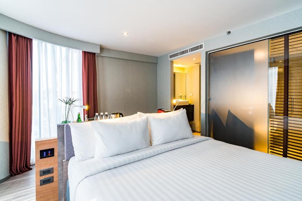 Premier Curve room - Image 1