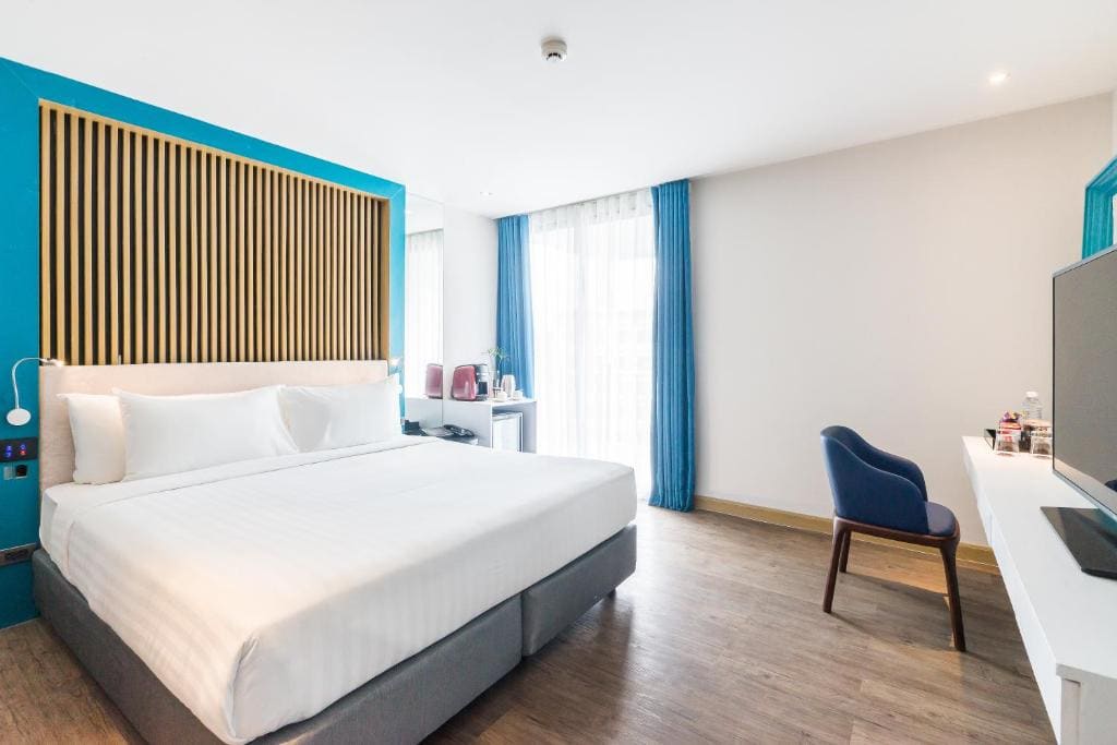 Premier Curve room - Image 3