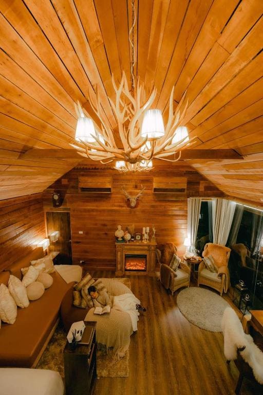 Family Room room - Image 2