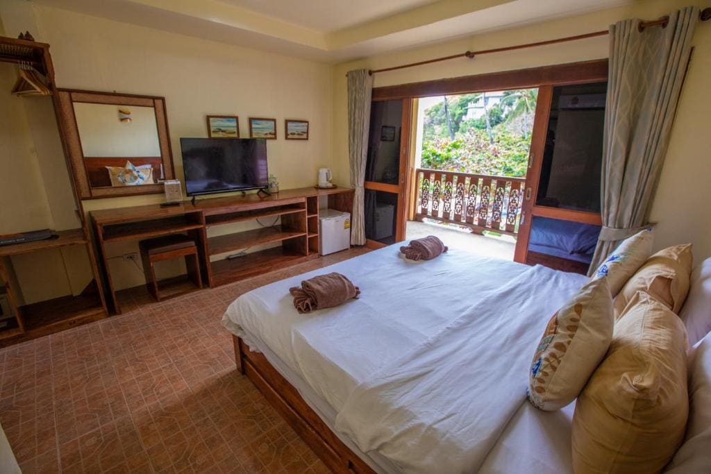 Hillside Cabin with Air Conditioning room - Image 2