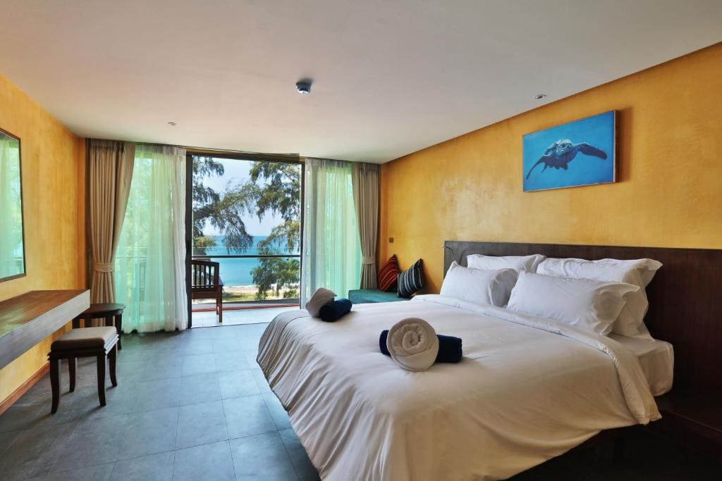Deluxe Double Room with Sea View room - Image 2