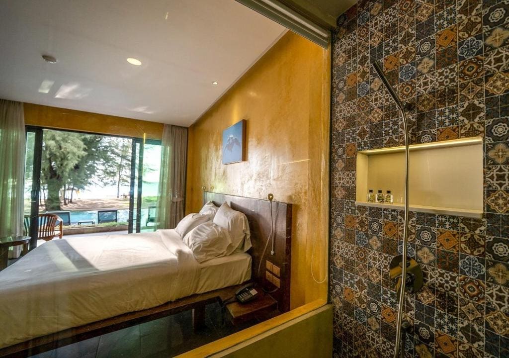 Deluxe Double or Twin Room with Pool Access room - Image 2