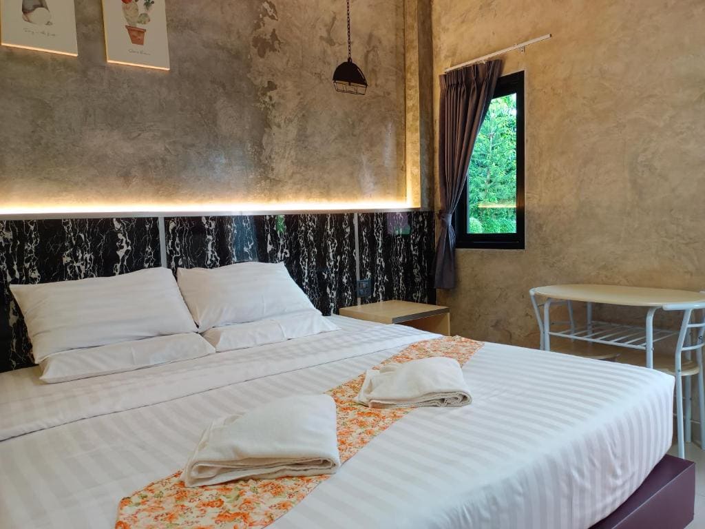 Deluxe Double Room with Balcony room - Image 1