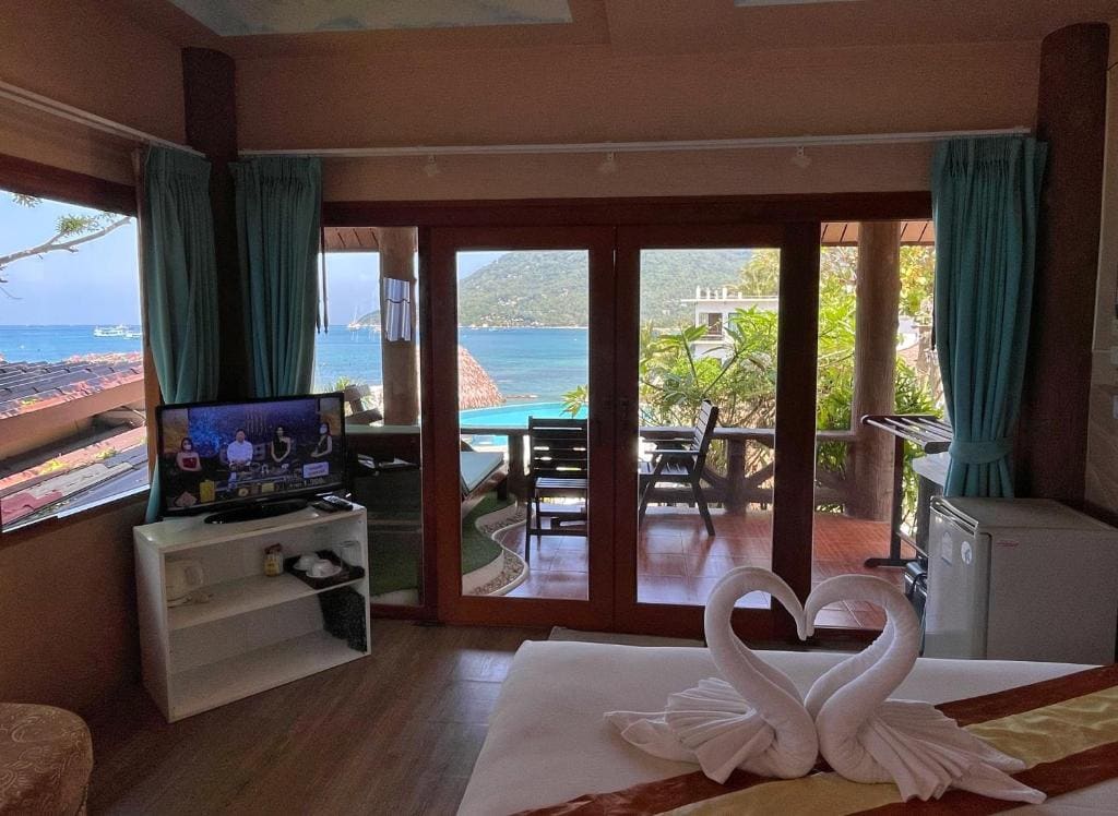 Superior Double Room with Sea View room - Image 3