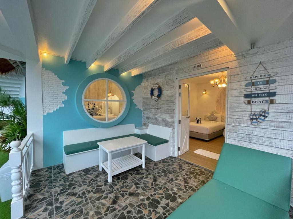 Deluxe Quadruple Room room - Image 1