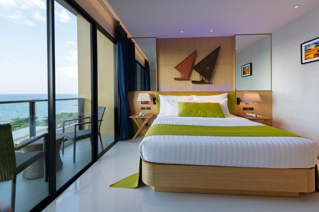 Superior Room with Balcony room - Image 3