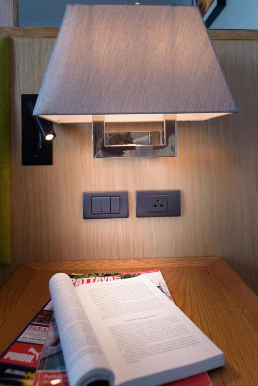 Double Room with Balcony and Sea View room - Image 3