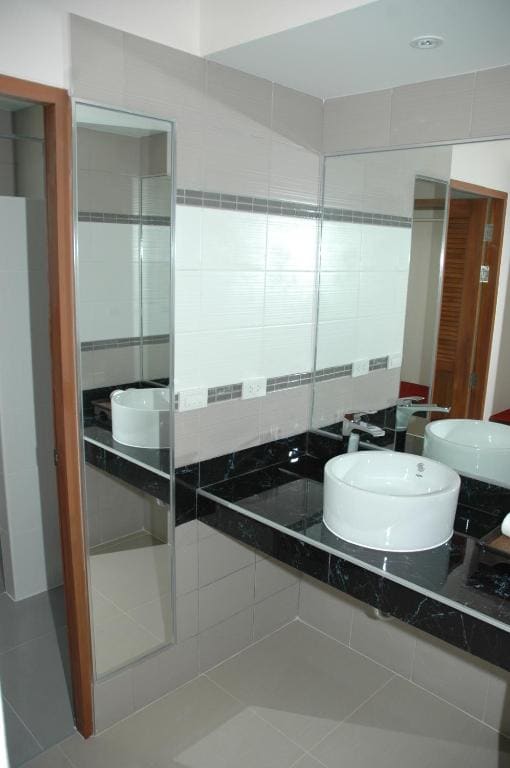 Deluxe King Room room - Image 3