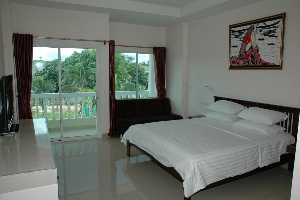 Deluxe King Room room - Image 2