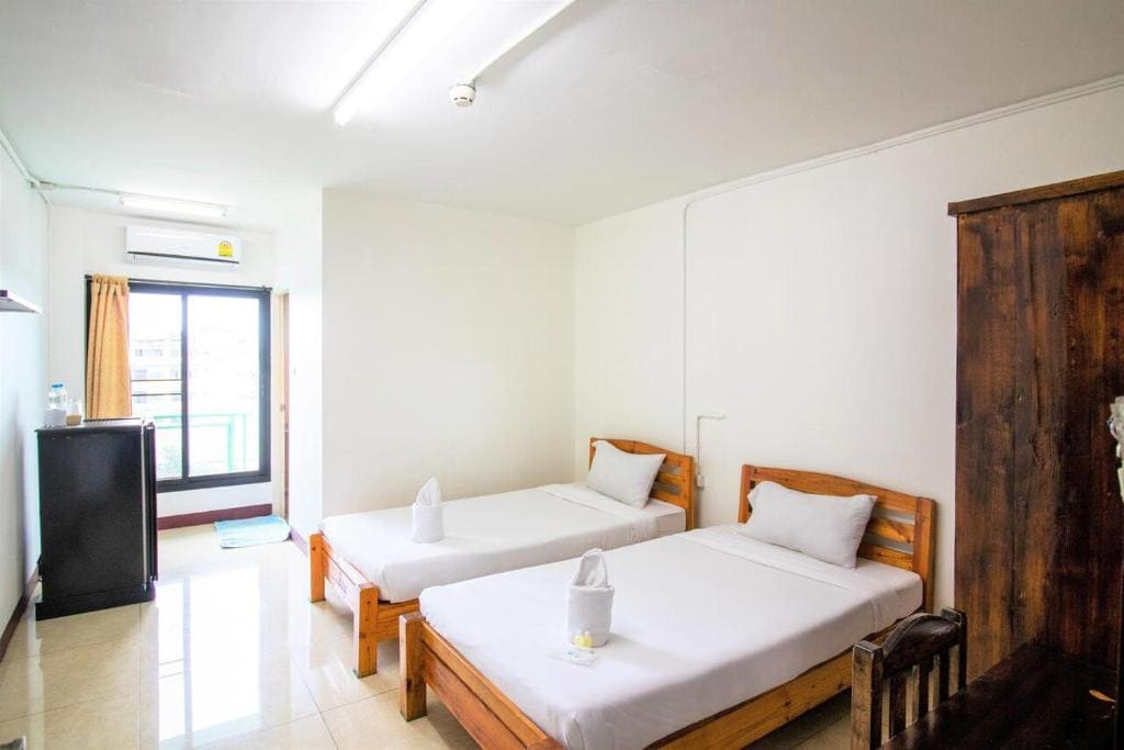 Standard Twin Room room - Image 1
