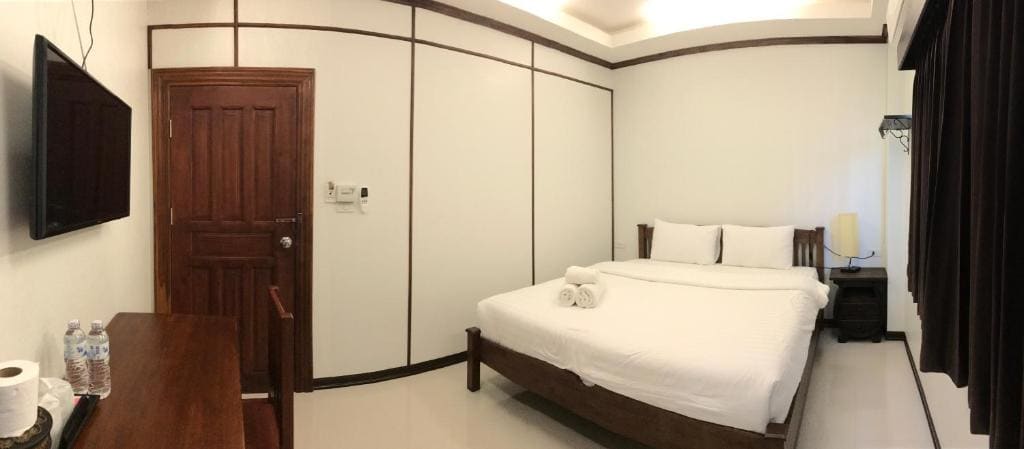 Deluxe King Room room - Image 2