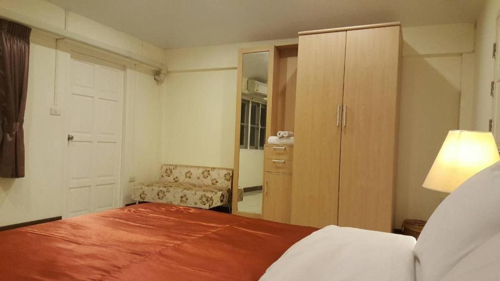 Two-Bedroom Townhouse room - Image 3