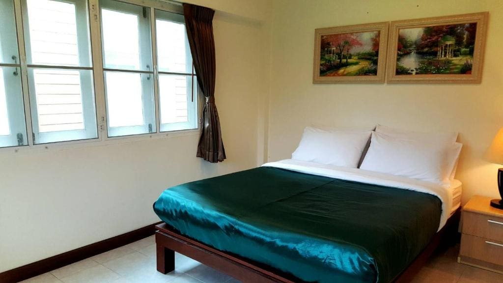 Two-Bedroom Townhouse room - Image 3