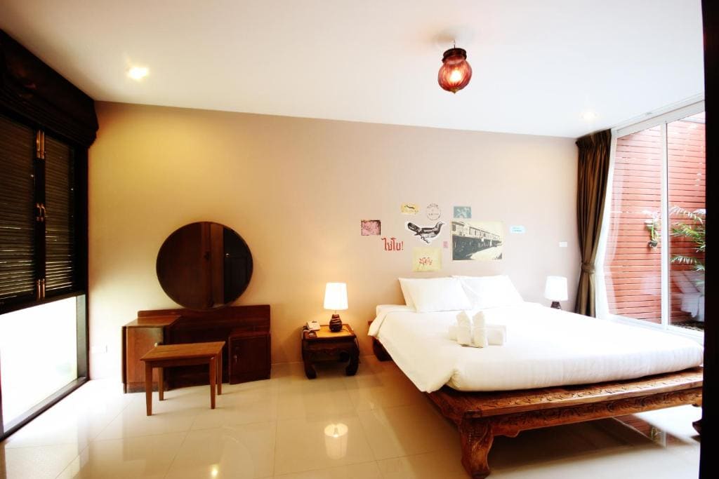 Family Room room - Image 2