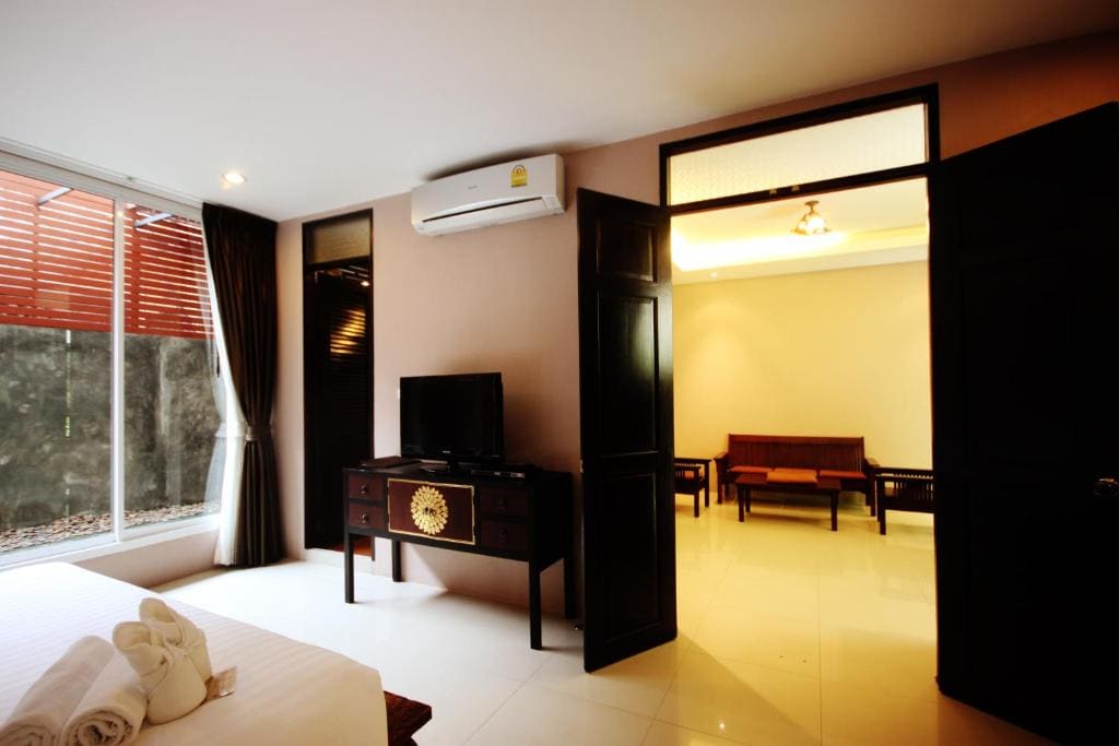Family Room room - Image 1