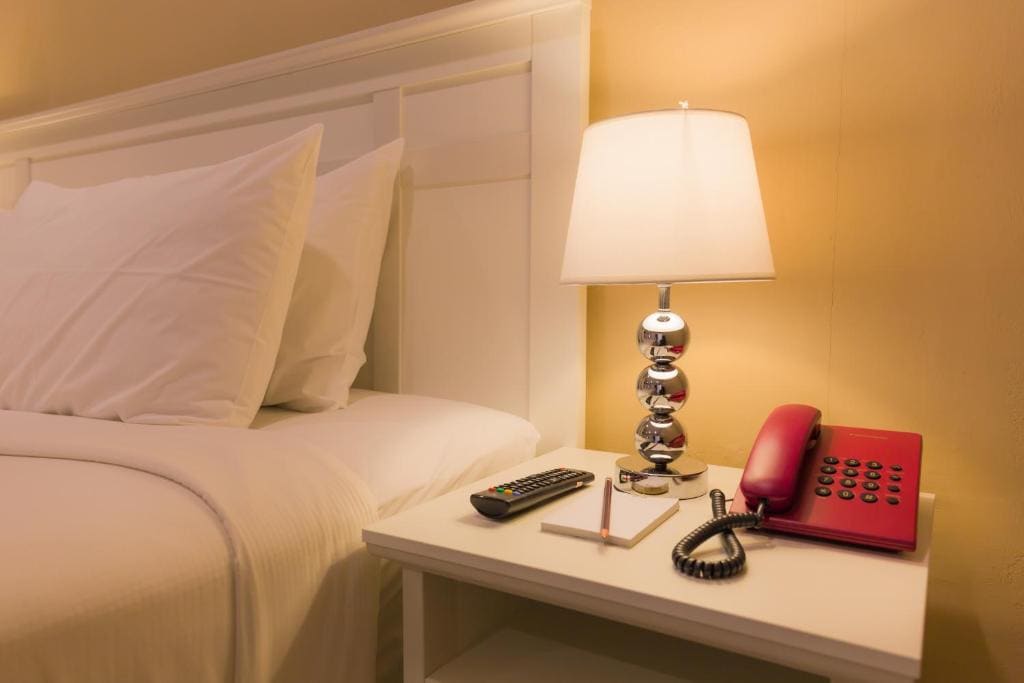Pool Suite room - Image 3