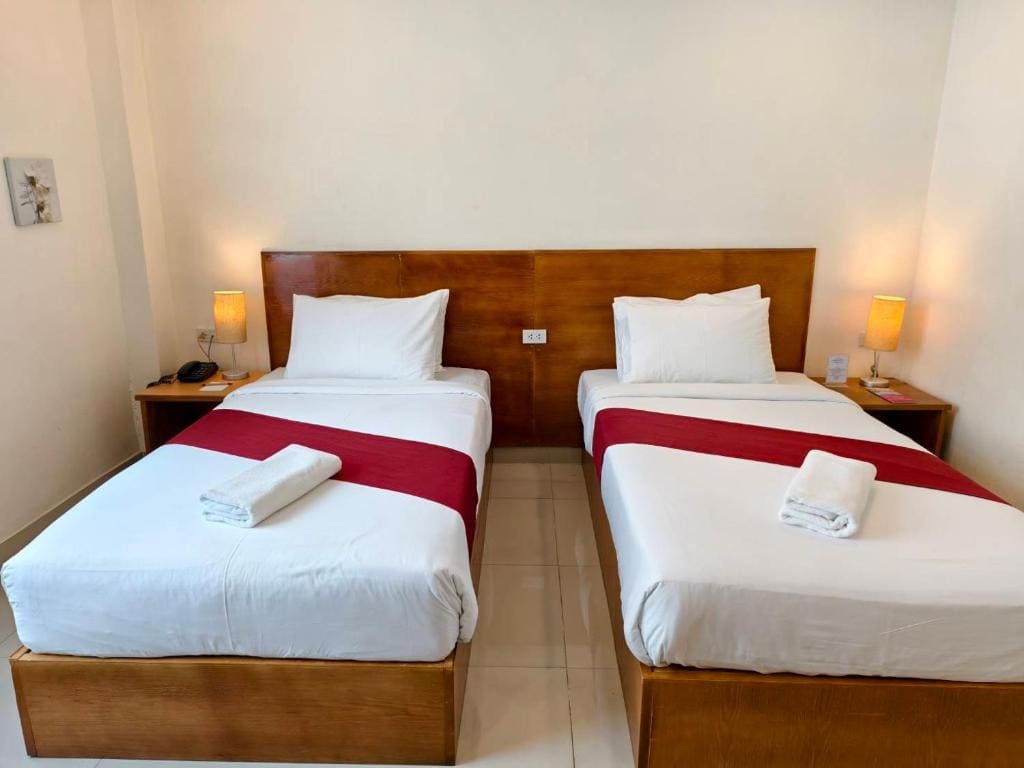 Deluxe Twin Room room - Image 2