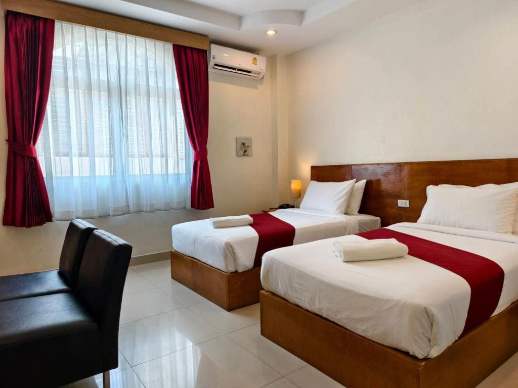 Deluxe Twin Room room - Image 3
