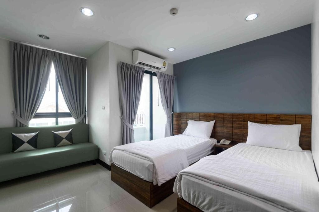 Deluxe Twin Room room - Image 1