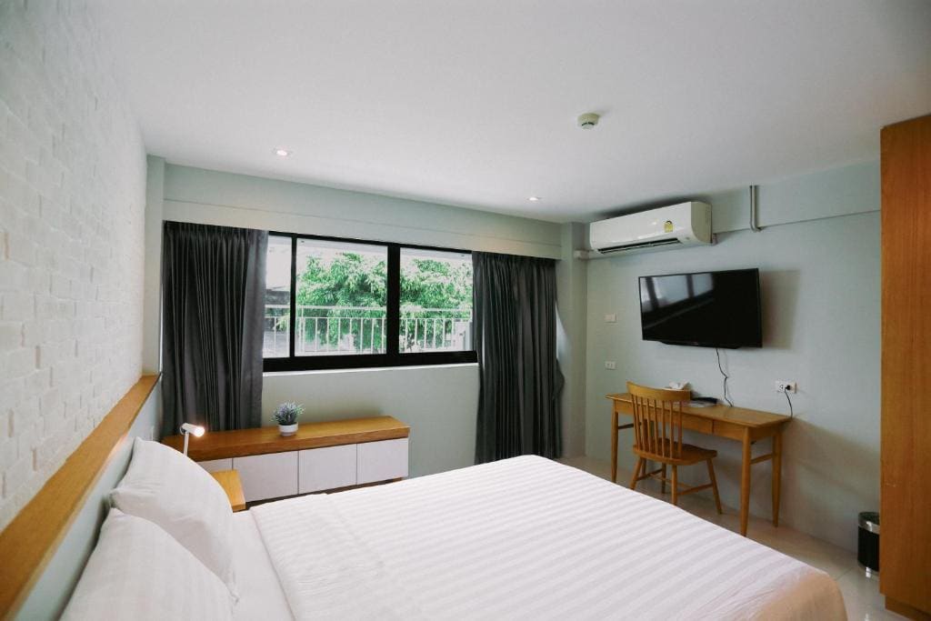 Deluxe Room room - Image 3