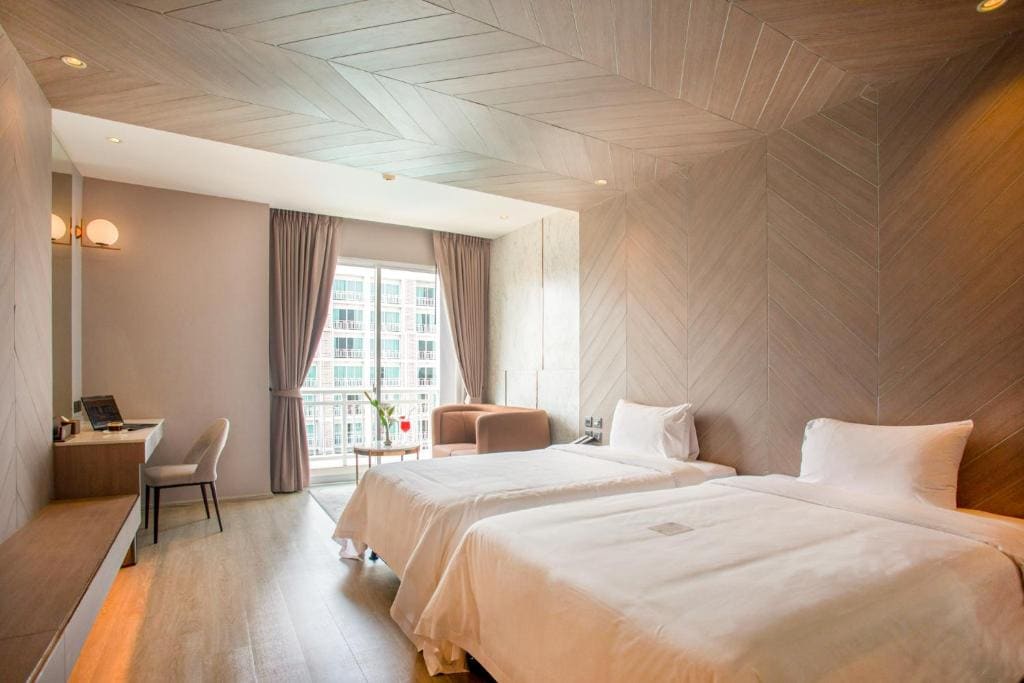 Studio with Pool View room - Image 1