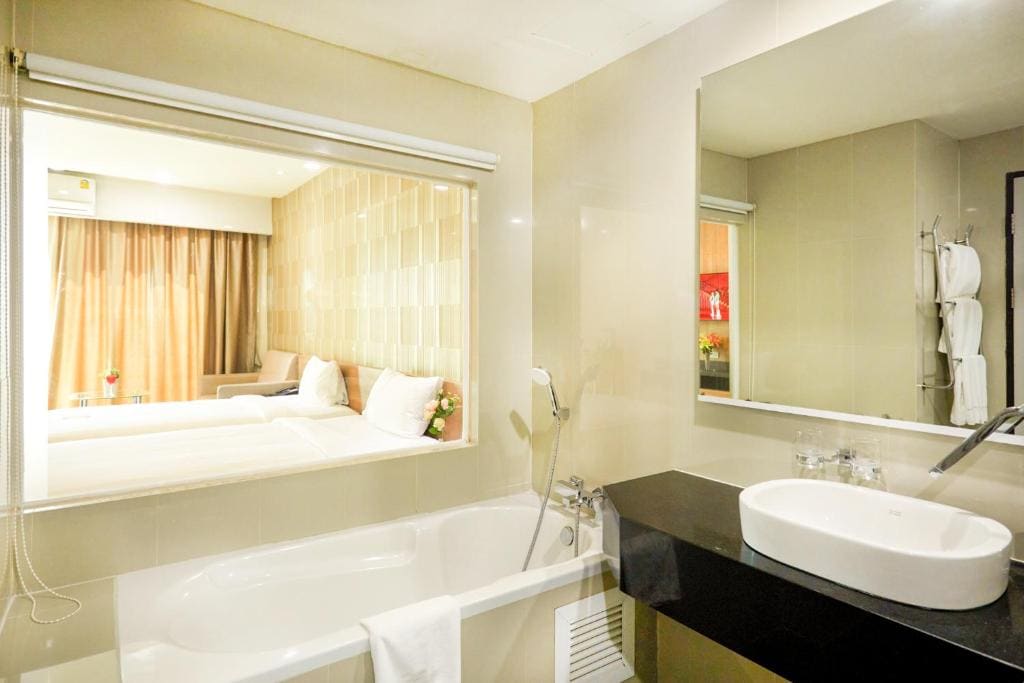 King Room with Balcony room - Image 2