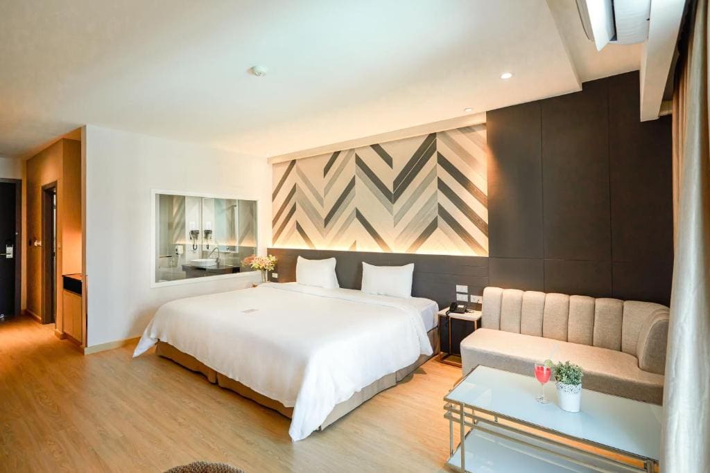 King Room with Balcony room - Image 1