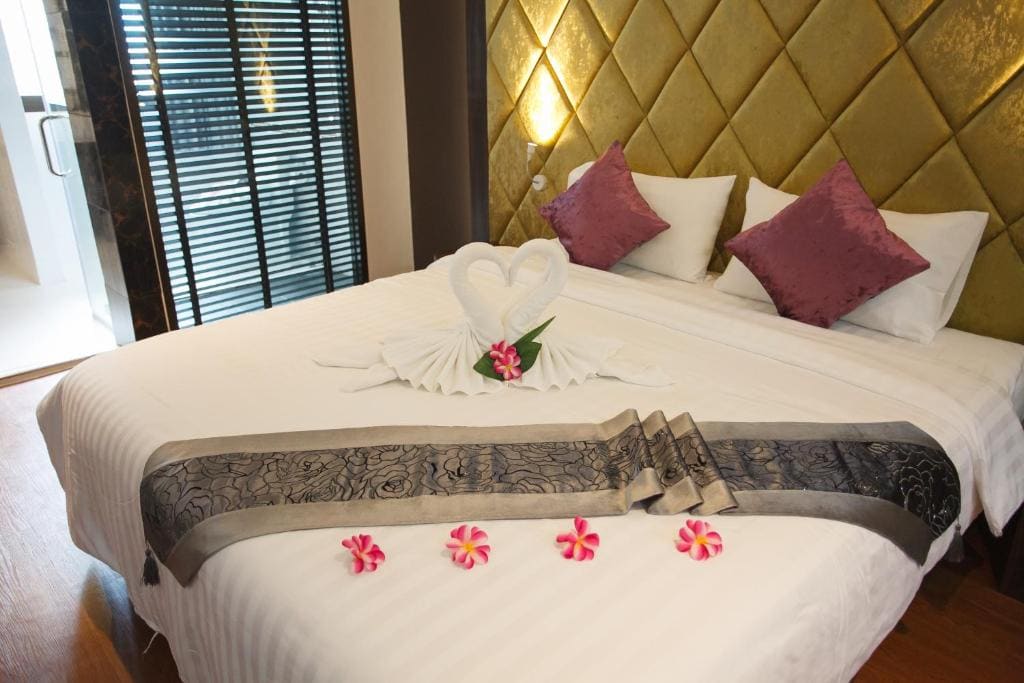 Deluxe King Room room - Image 3