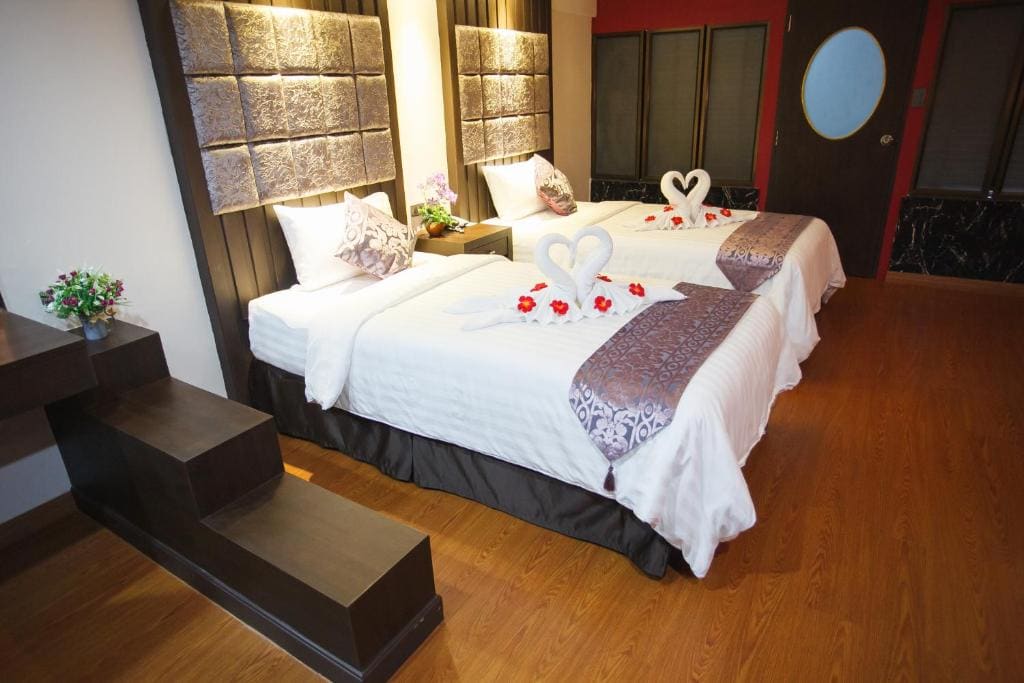 Deluxe Twin Room room - Image 1