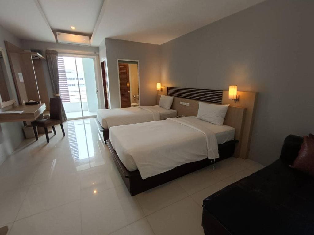 Superior Twin Room room - Image 2