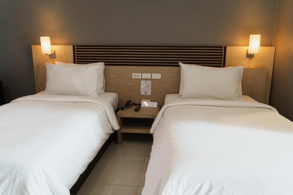 Superior Twin Room room - Image 3