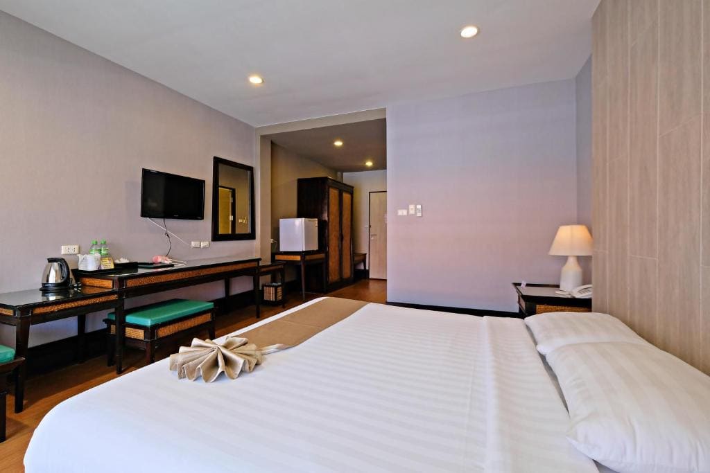 Superior Room with King Bed room - Image 3