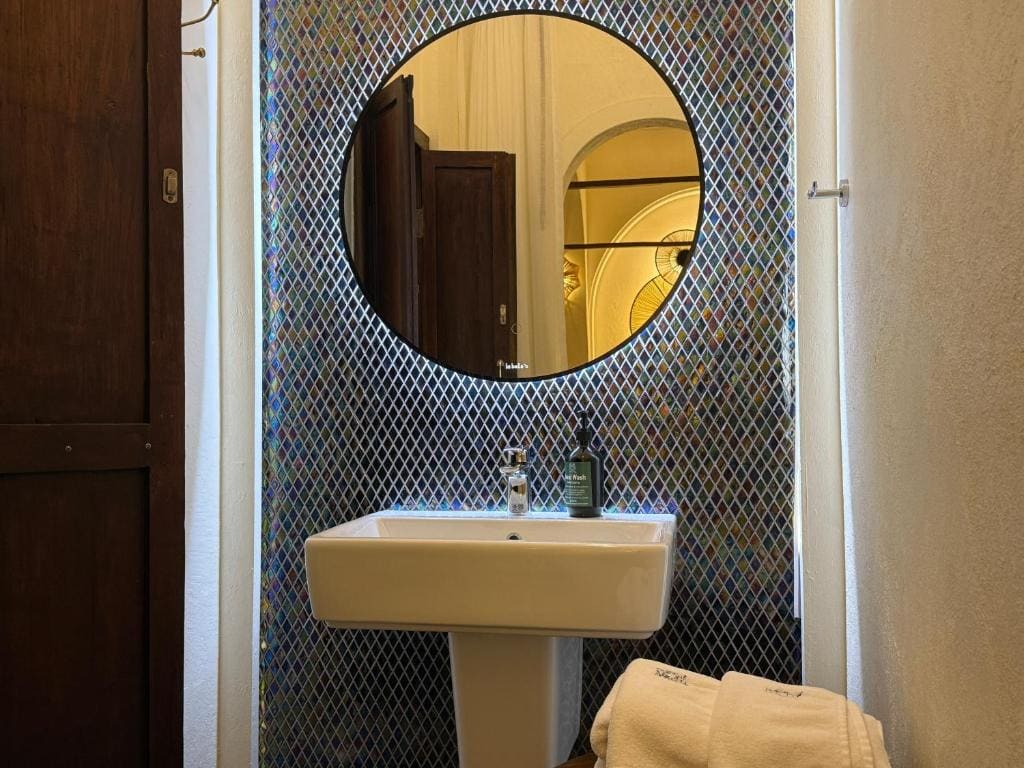 Small Double Room room - Image 2