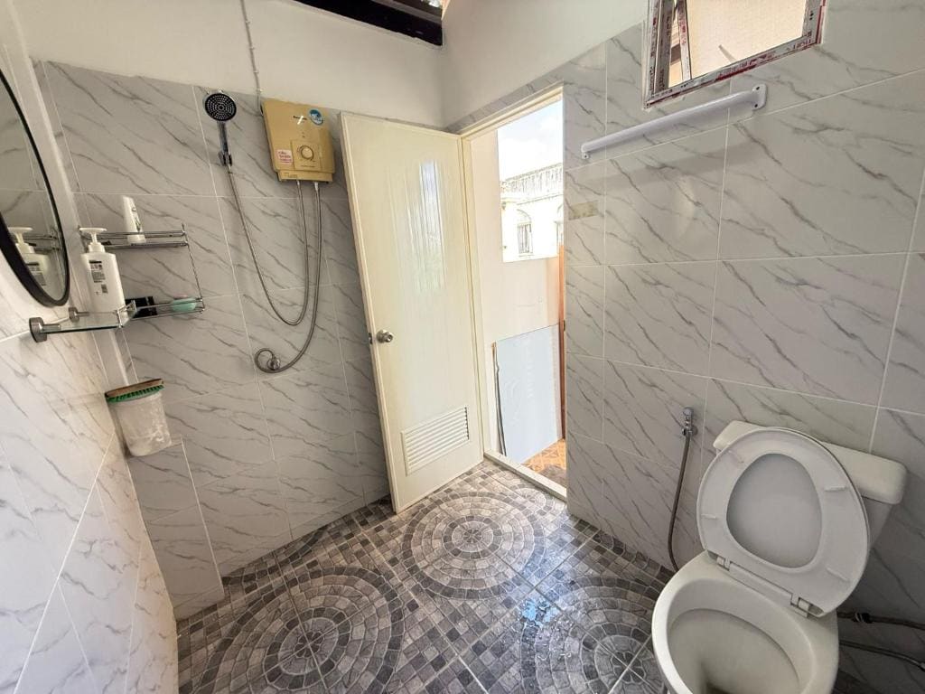 Single Room with Shared Toilet room - Image 3