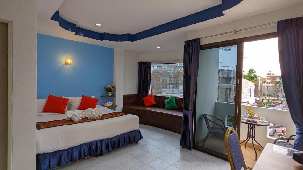 Deluxe Double Room with Balcony room - Image 3