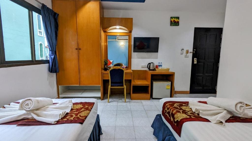 Large Twin Room room - Image 1
