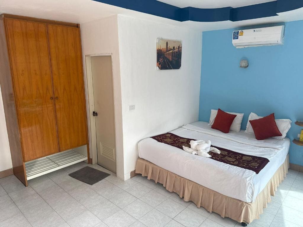 Deluxe Double Room with Balcony room - Image 2