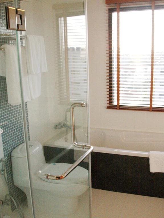 Deluxe Double Room with Balcony room - Image 2