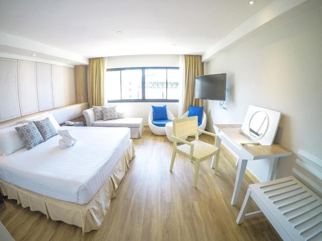 Deluxe Twin Room room - Image 3