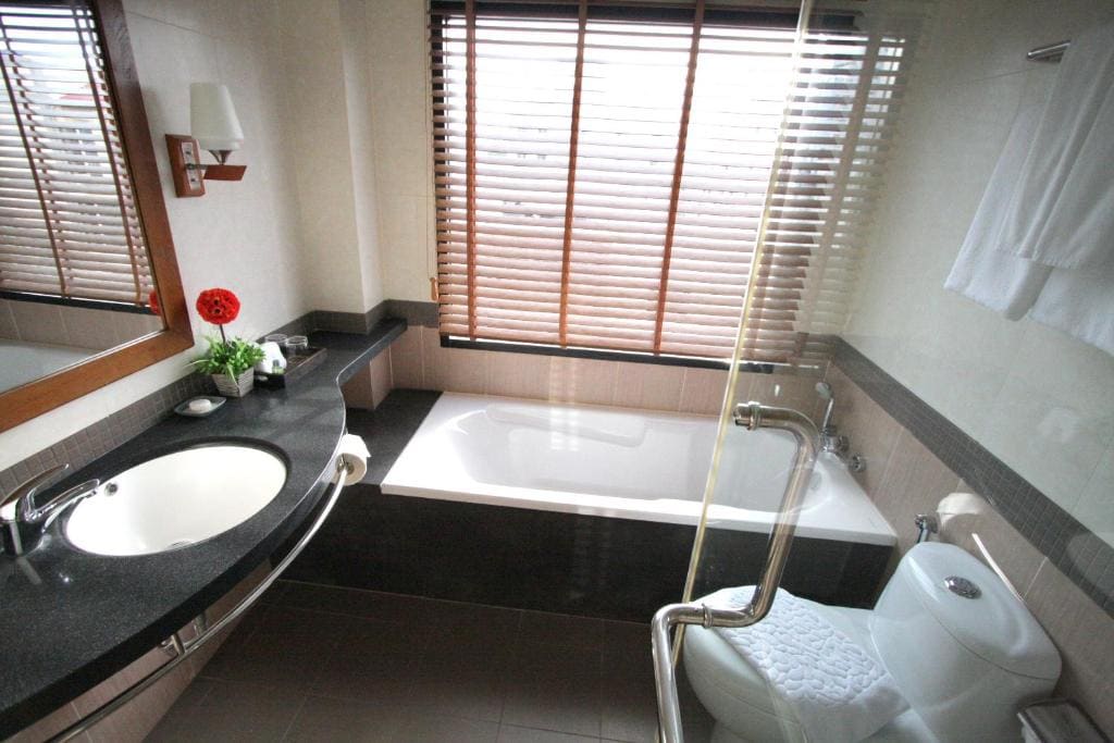 Superior Twin Room room - Image 3